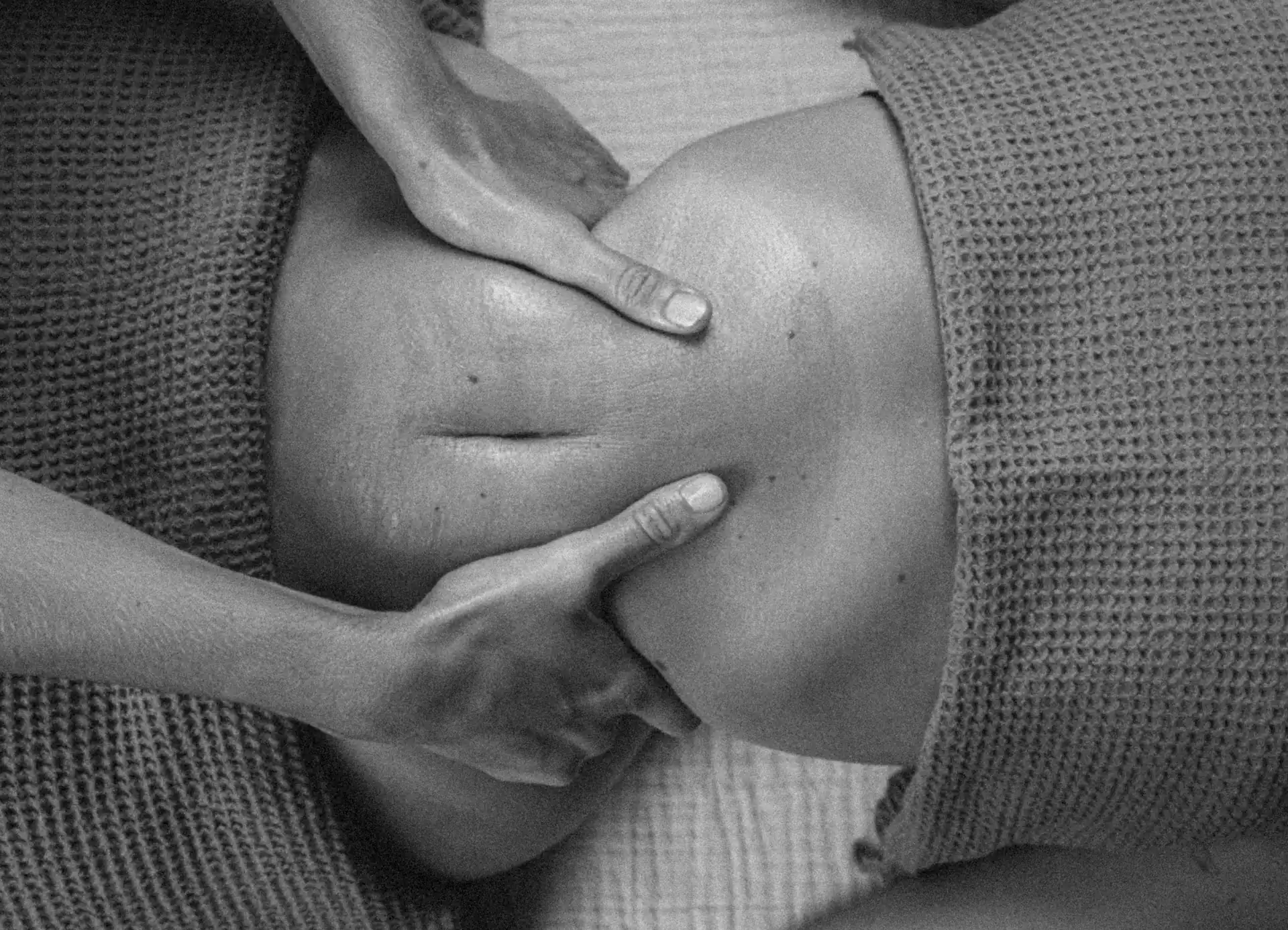 Massage body sculpting sur le ventre - soin remodelant UNDA Biarritz